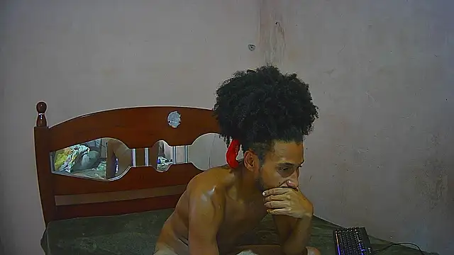 SkinnyLatinMan online show from 3, 12, 2024