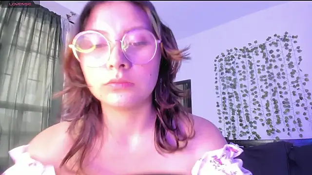 Noellesable online show from 1, 2, 2025