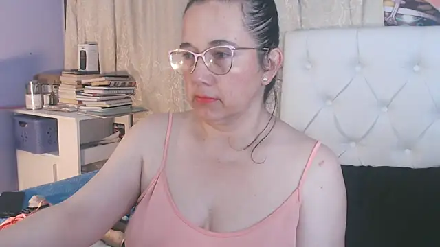 maturepriscila online show from 28, 2, 2025