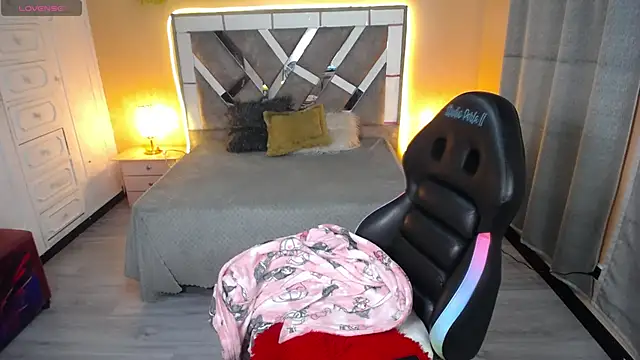 Snapshot of Kate_Laurence_ chatting on 8, 2, 2025 Kate Laurence online show from 8, 2, 2025