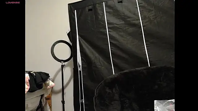 LilyFoxxx online show from 17, 3, 2025