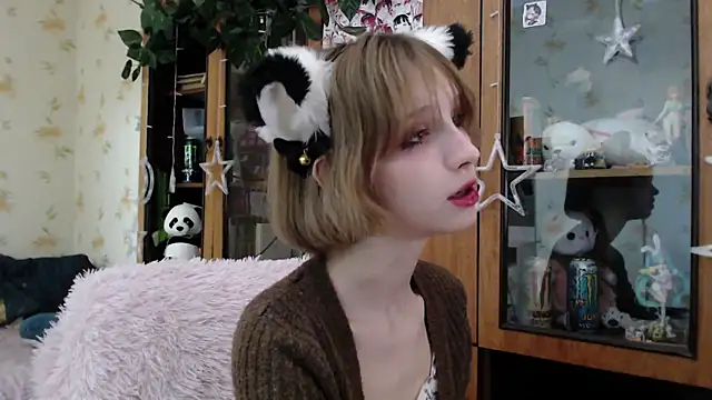 Snapshot of cloudgirrl chatting on 22, 3, 2025 cloudgirrl online show from 22, 3, 2025