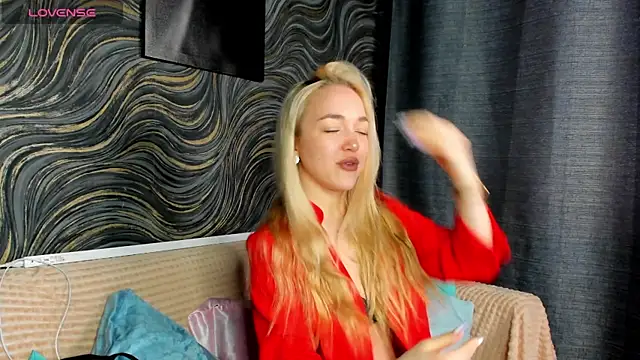 Snapshot of Christy_Little chatting on 15, 3, 2025 Christy Little online show from 15, 3, 2025