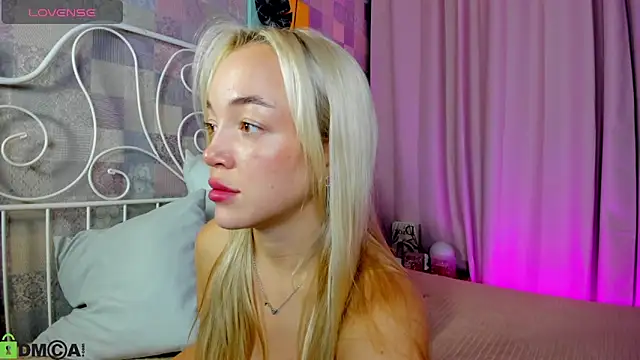 Snapshot of Christy_Little chatting on 24, 9, 2025 Christy Little online show from 24, 9, 2025