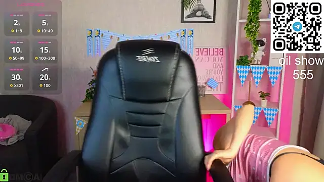 Snapshot of Christy_Little chatting on 25, 9, 2025 Christy Little online show from 25, 9, 2025