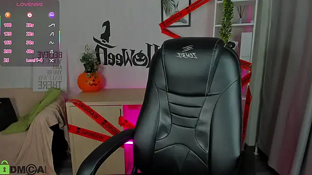 Snapshot of Christy_Little chatting on 30, 10, 2025 Christy Little online show from 30, 10, 2025