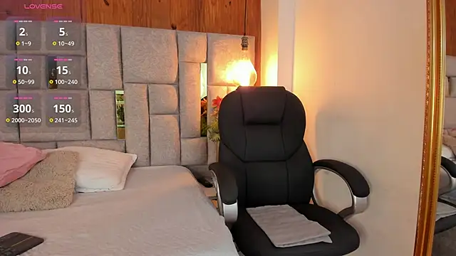 Saori newman online show from 10, 10, 2025