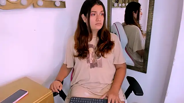 Snapshot of Valery_Maravilla_ chatting on 5, 1, 2025 Valery Maravilla online show from 5, 1, 2025