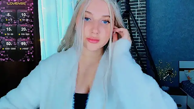 Evacadooo online show from 6, 11, 2025