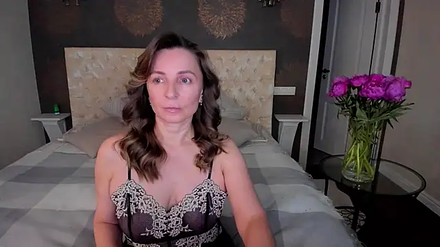 Snapshot of AllisonWilliams chatting on 1, 2, 2025 AllisonWilliams online show from 1, 2, 2025