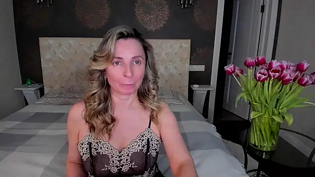 Snapshot of AllisonWilliams chatting on 11, 3, 2025 AllisonWilliams online show from 11, 3, 2025