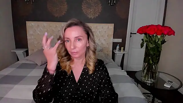 Snapshot of AllisonWilliams chatting on 17, 9, 2025 AllisonWilliams online show from 17, 9, 2025