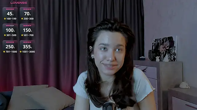 Snapshot of EmeliaReaper chatting on 30, 10, 2025 EmeliaReaper online show from 30, 10, 2025