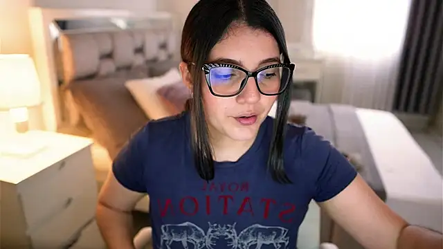 Camilaa bueno online show from 9, 11, 2025