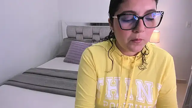 Camilaa bueno online show from 8, 4, 2026