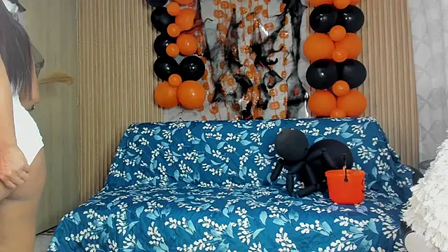 Any topless online show from 27, 10, 2025