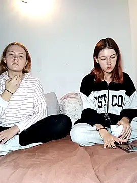 ella grays online show from 5, 10, 2025