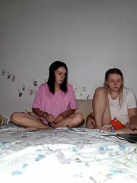 Snapshot of ella_grays chatting on 21, 6, 2026 ella grays online show from 21, 6, 2026