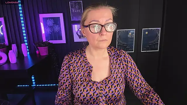 AlexandraKind online show from 21, 2, 2025