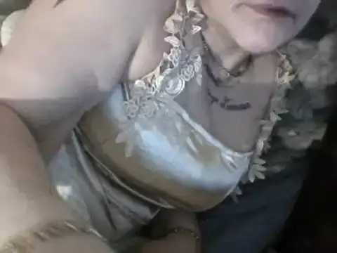 housewife shantie online show from 5, 3, 2025