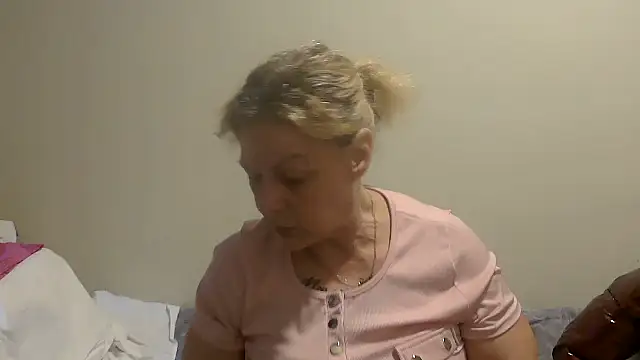 housewife shantie online show from 5, 10, 2025