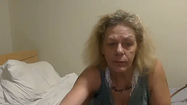 housewife shantie online show from 16, 10, 2025