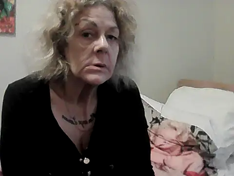 housewife shantie online show from 4, 4, 2026