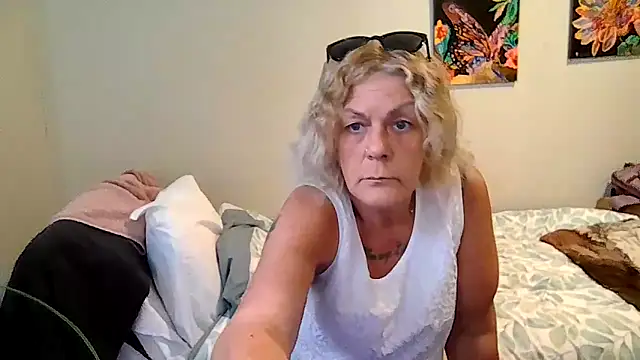 Snapshot of housewife_shantie chatting on 10, 5, 2026 housewife shantie online show from 10, 5, 2026