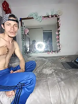 Snapshot of laura_arias018 chatting on 28, 10, 2025 laura arias018 online show from 28, 10, 2025