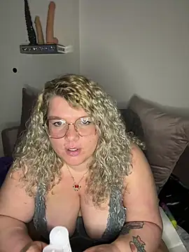 Snapshot of CurvyAnonymousGirl89 chatting on 24, 1, 2025 CurvyAnonymousGirl89 online show from 24, 1, 2025