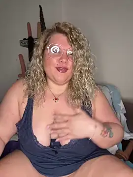 Snapshot of CurvyAnonymousGirl89 chatting on 1, 2, 2025 CurvyAnonymousGirl89 online show from 1, 2, 2025