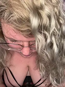 Snapshot of CurvyAnonymousGirl89 chatting on 17, 2, 2025 CurvyAnonymousGirl89 online show from 17, 2, 2025