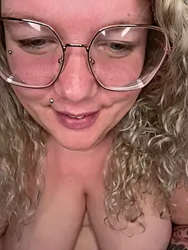 Snapshot of CurvyAnonymousGirl89 chatting on 3, 3, 2025 CurvyAnonymousGirl89 online show from 3, 3, 2025