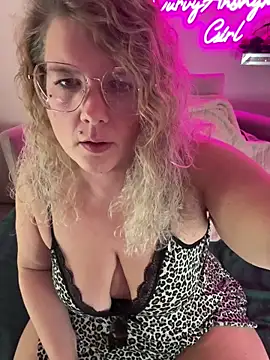 Snapshot of CurvyAnonymousGirl89 chatting on 13, 11, 2025 CurvyAnonymousGirl89 online show from 13, 11, 2025