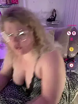 Snapshot of CurvyAnonymousGirl89 chatting on 22, 6, 2026 CurvyAnonymousGirl89 online show from 22, 6, 2026