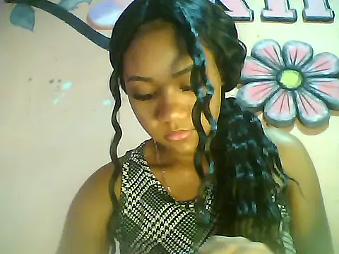 Snapshot of Fariana01 chatting on 5, 1, 2025 Fariana01 online show from 5, 1, 2025