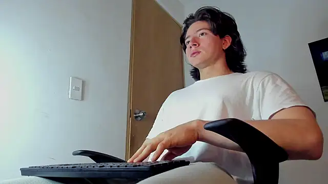 AngelBennet  online show from 2, 12, 2025