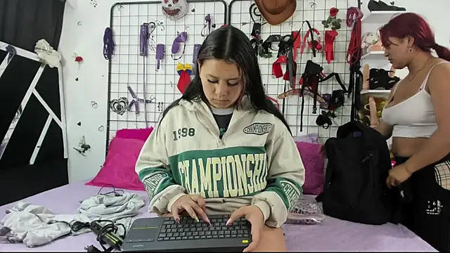Snapshot of thedream_girls chatting on 26, 6, 2026 thedream girls online show from 26, 6, 2026