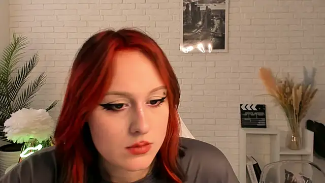 Snapshot of EdlaHatter chatting on 4, 12, 2024 EdlaHatter online show from 4, 12, 2024