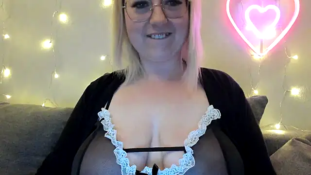 Snapshot of Lillyloo_ chatting on 12, 12, 2024 Lillyloo  online show from 12, 12, 2024
