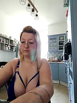 Snapshot of Lillyloo_ chatting on 10, 3, 2025 Lillyloo  online show from 10, 3, 2025