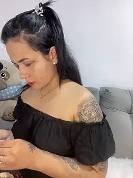 Snapshot of Leyna_Kenet chatting on 11, 12, 2024 Leyna Kenet online show from 11, 12, 2024