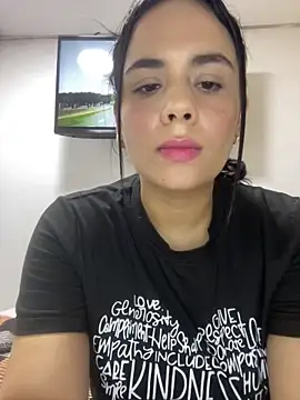 Snapshot of Leyna_Kenet chatting on 9, 11, 2025 Leyna Kenet online show from 9, 11, 2025