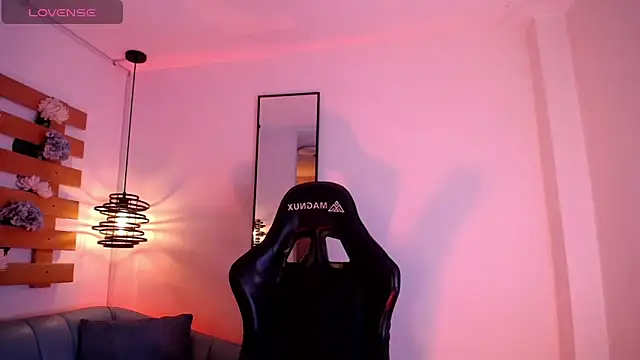 Snapshot of Aniie_Doll chatting on 12, 6, 2026 Aniie Doll online show from 12, 6, 2026