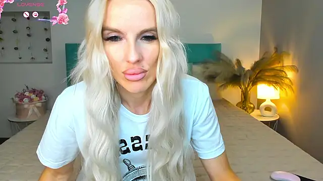 Snapshot of Lana_kitty__ chatting on 10, 9, 2025 Lana kitty online show from 10, 9, 2025