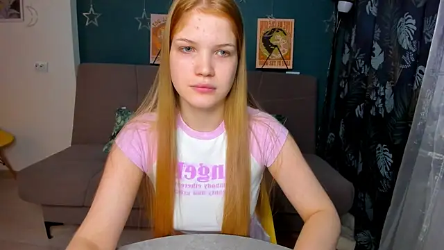 Snapshot of Xloe_Queen chatting on 11, 12, 2024 Xloe Queen online show from 11, 12, 2024