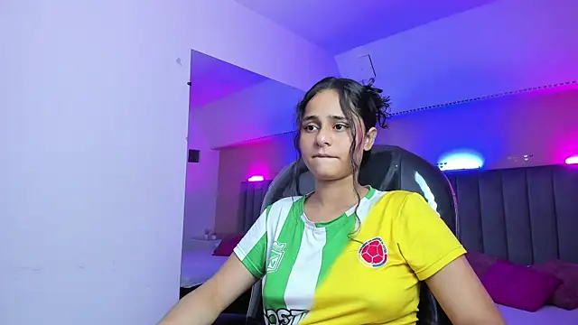 Snapshot of Giselle_Roldan chatting on 18, 6, 2026 Giselle Roldan online show from 18, 6, 2026
