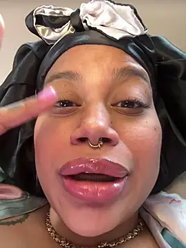 Snapshot of shyfr34k chatting on 6, 2, 2025 shyfr34k online show from 6, 2, 2025