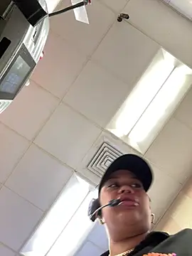 Snapshot of shyfr34k chatting on 23, 2, 2025 shyfr34k online show from 23, 2, 2025