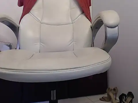 Snapshot of Xileny-Halliwey chatting on 8, 1, 2025 Xileny-Halliwey online show from 8, 1, 2025